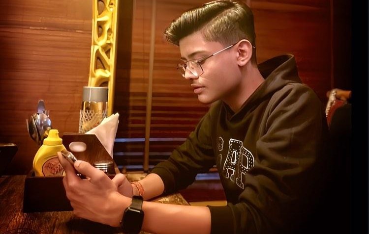 Vextro: Rising Star from NCR Set to Release Groundbreaking Mixtape Created Entirely on His Phone.